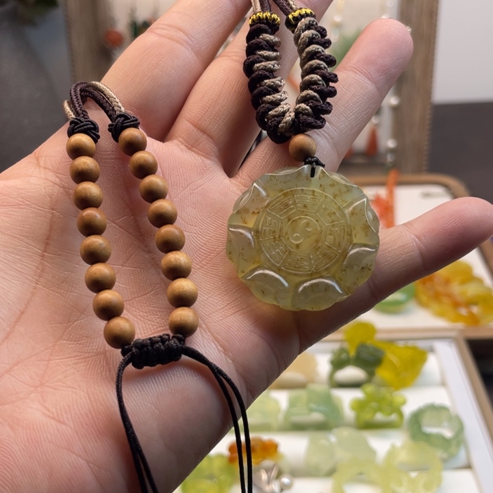 蛇纹石玉吊坠未镶嵌