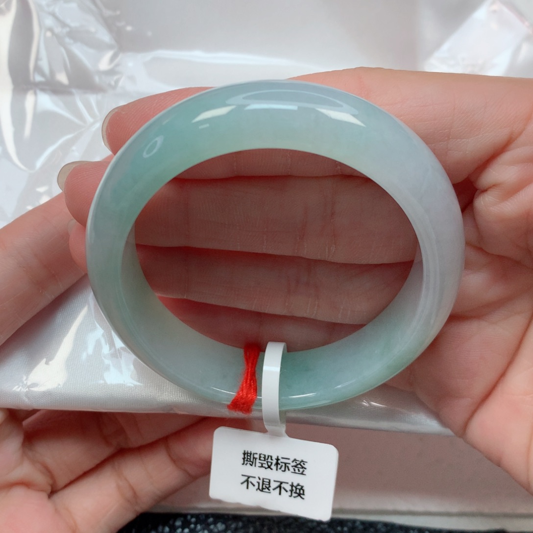 翡翠手镯未镶嵌55.4贵妃 淡晴底