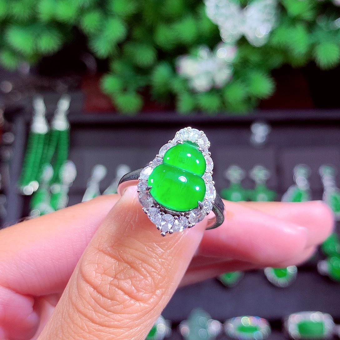 颈饰未镶嵌翡翠天然