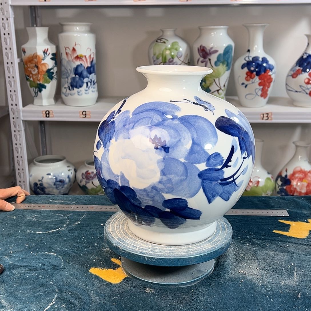 摆件景德镇陶瓷石青牡