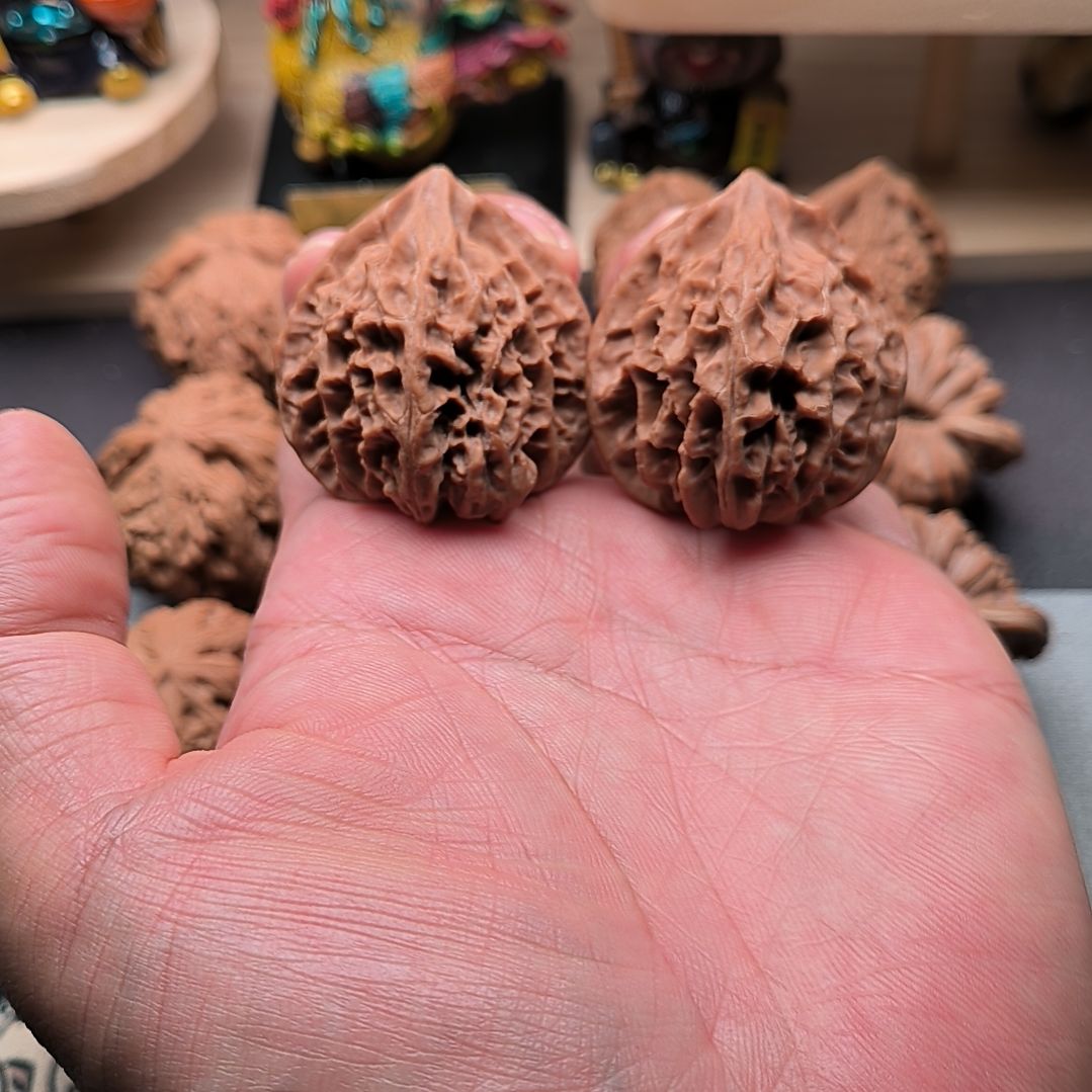 *****吊坠文玩核桃血灯笼。