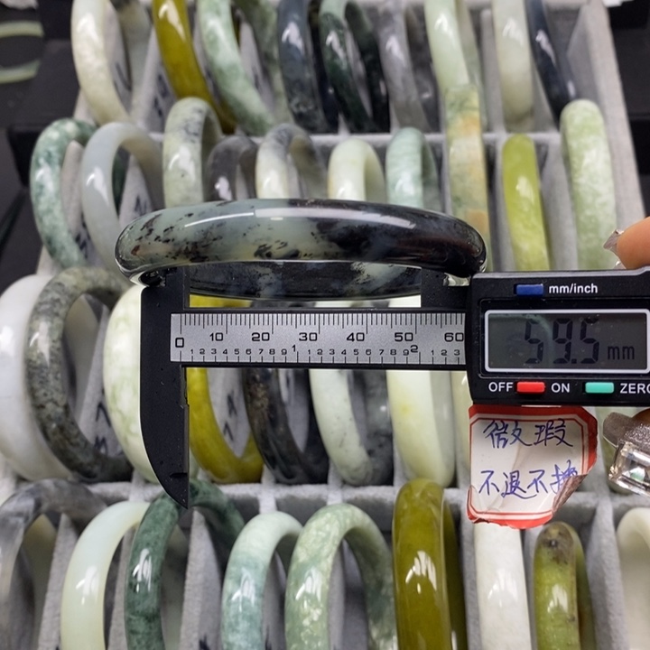 蛇纹石玉手镯392未镶嵌