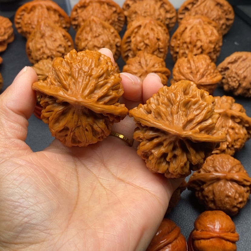 【闪购商品】文玩核桃把件51帝王