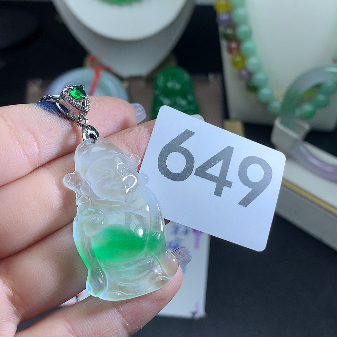 翡翠未镶嵌吊坠(赠链)