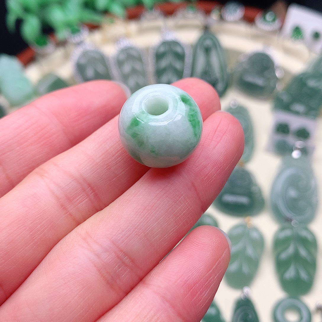 翡翠未镶嵌颈饰吊坠