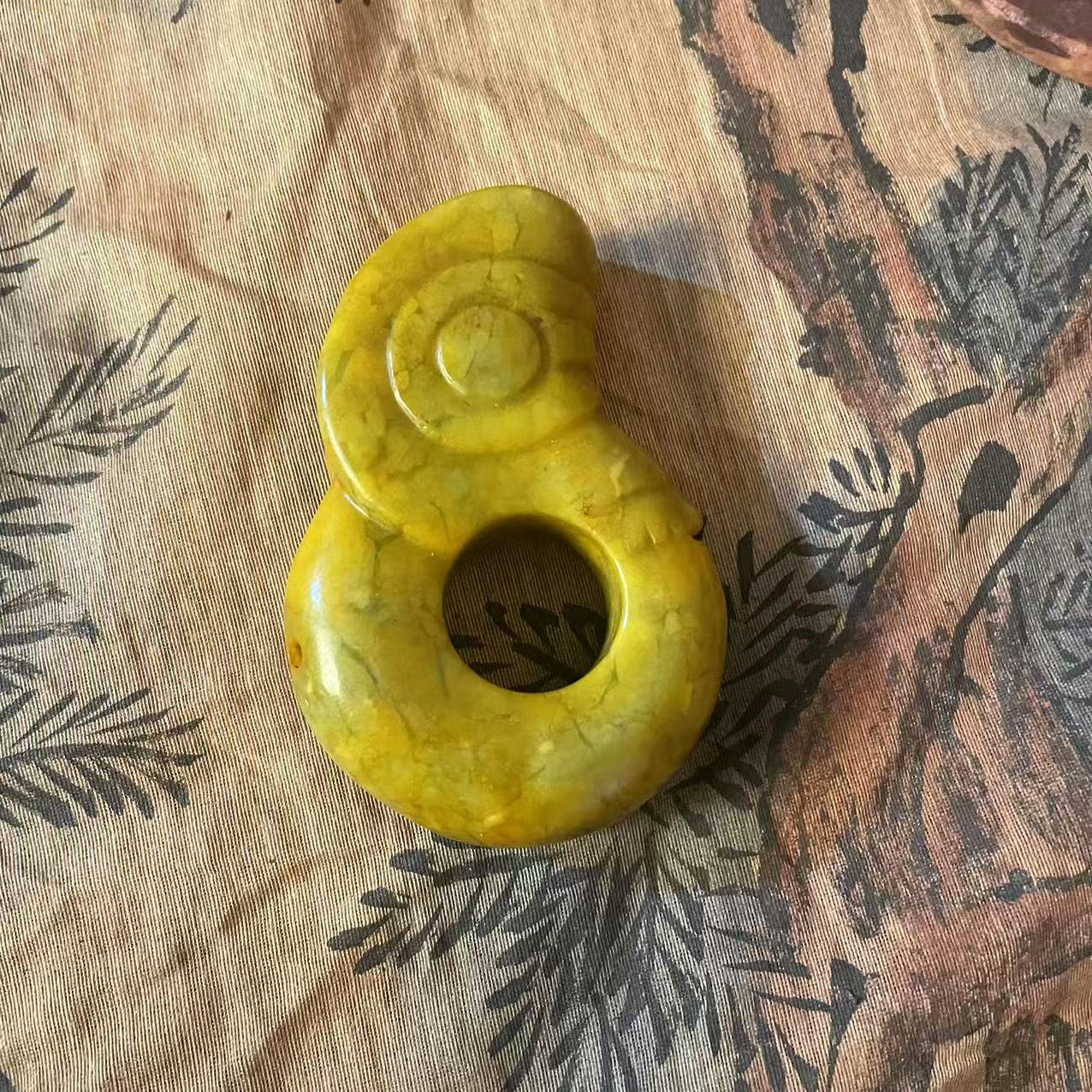 R150/ YY  沁色玉猪龙摆件