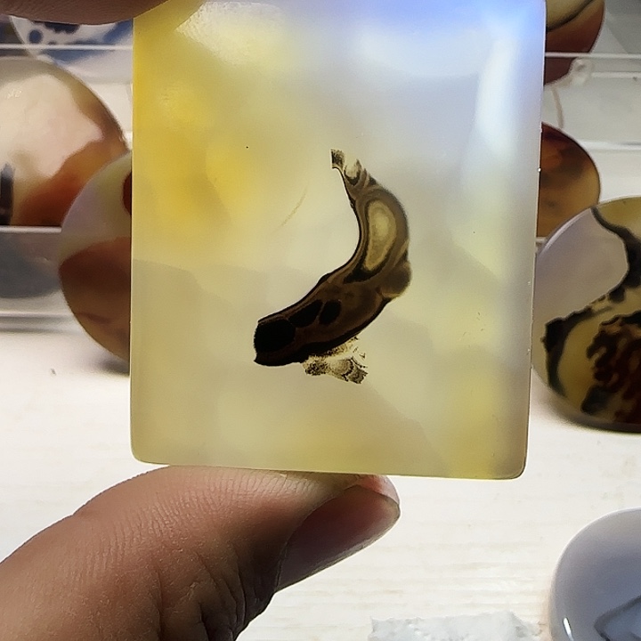 玛瑙/玉髓未镶嵌珠宝奇石