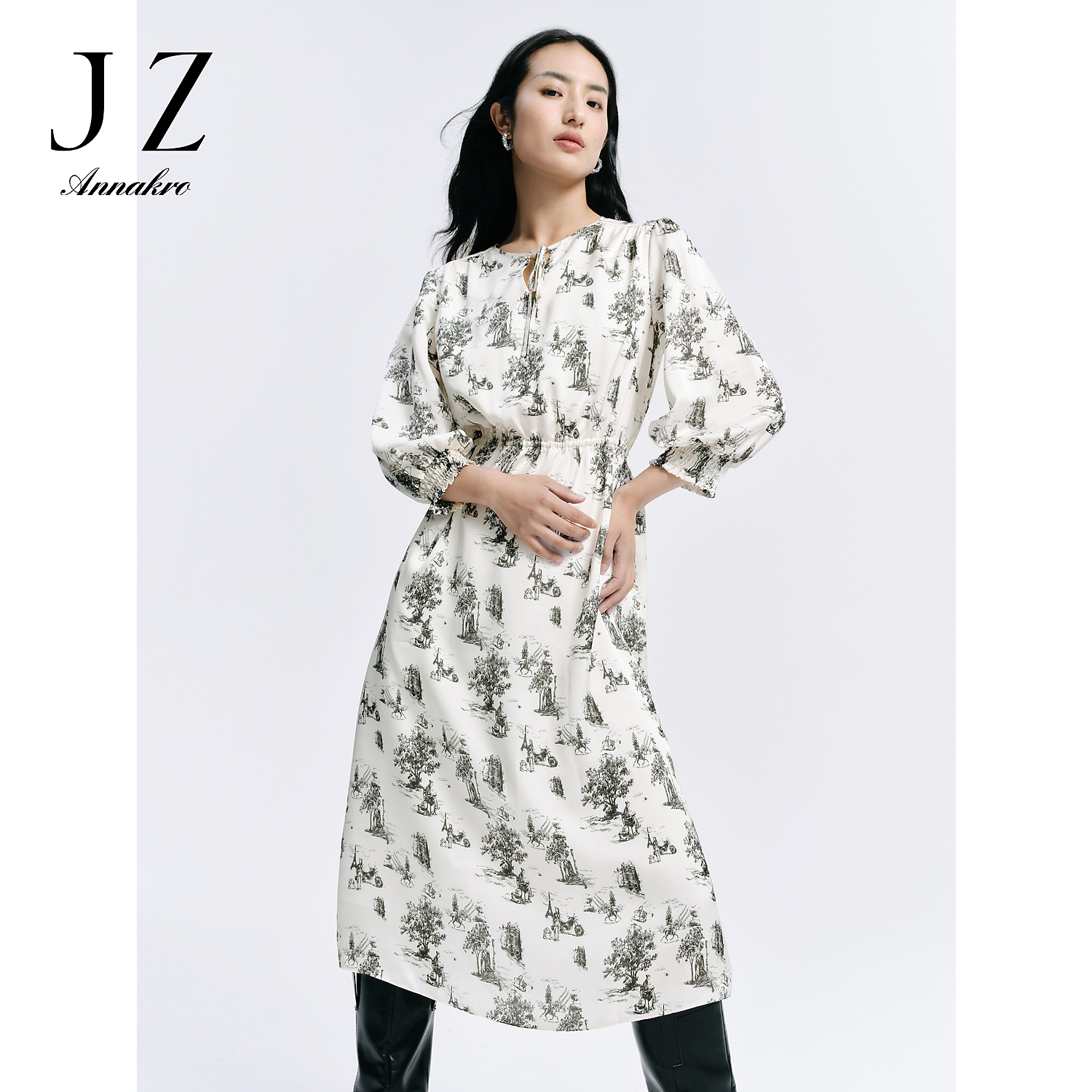 玖姿安娜蔻JTDQ50068法式复古手绘印花缎面提花连衣裙新款