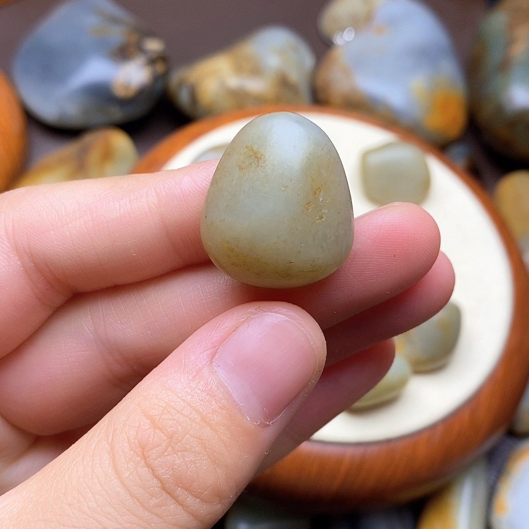 和田玉未镶嵌颈饰某*4