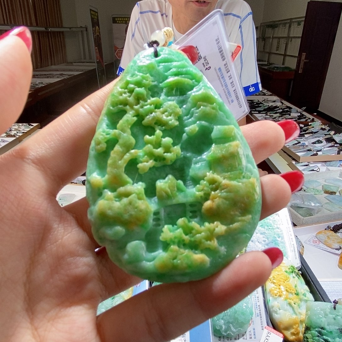 翡翠未镶嵌颈饰翡翠
