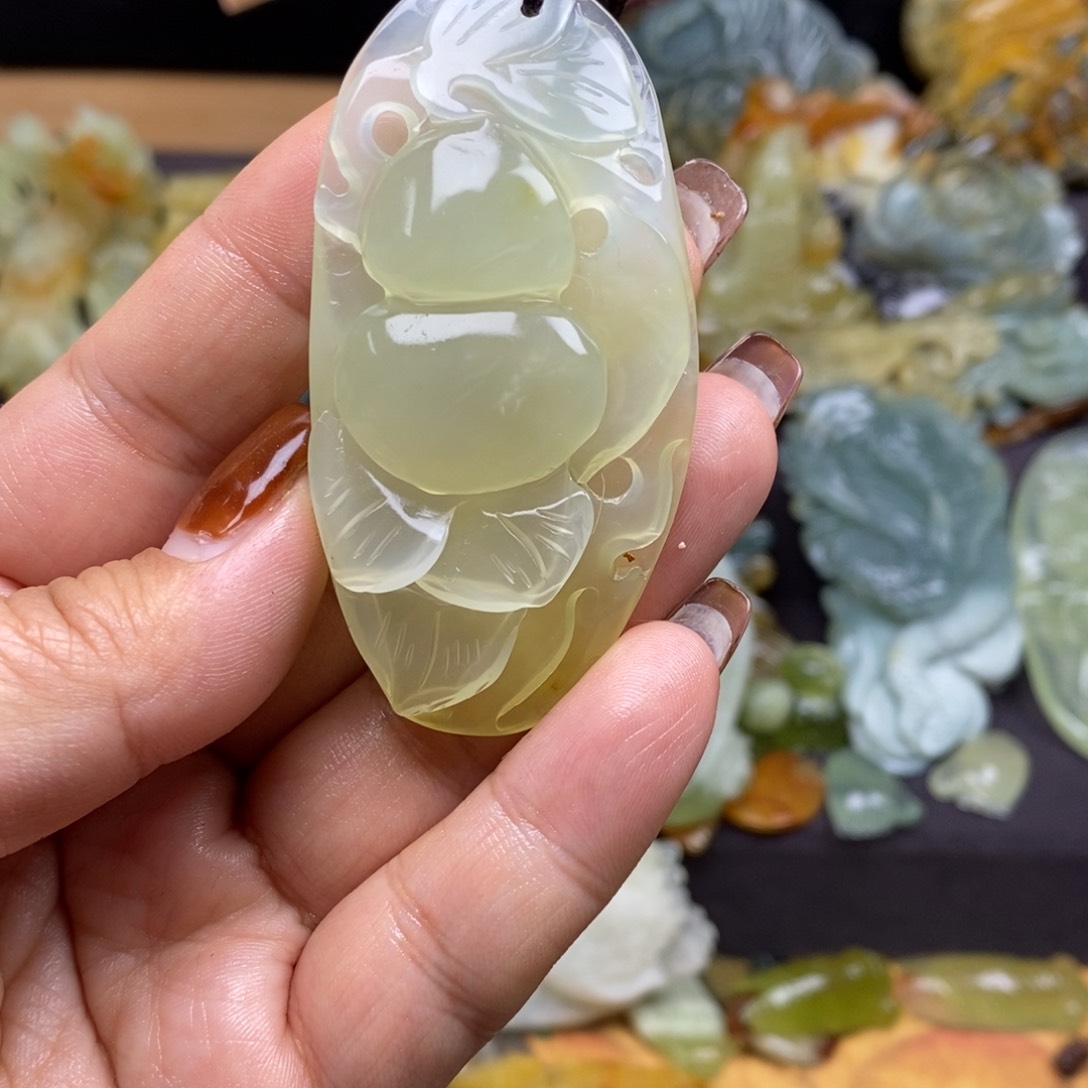 蛇纹石玉颈饰未镶嵌