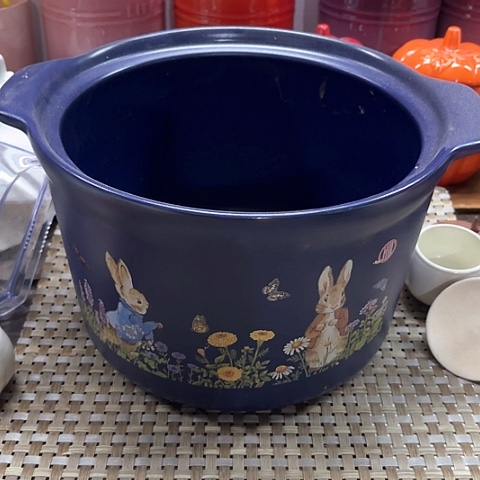 微瑕，明火，口径22高14无底标，4L变形