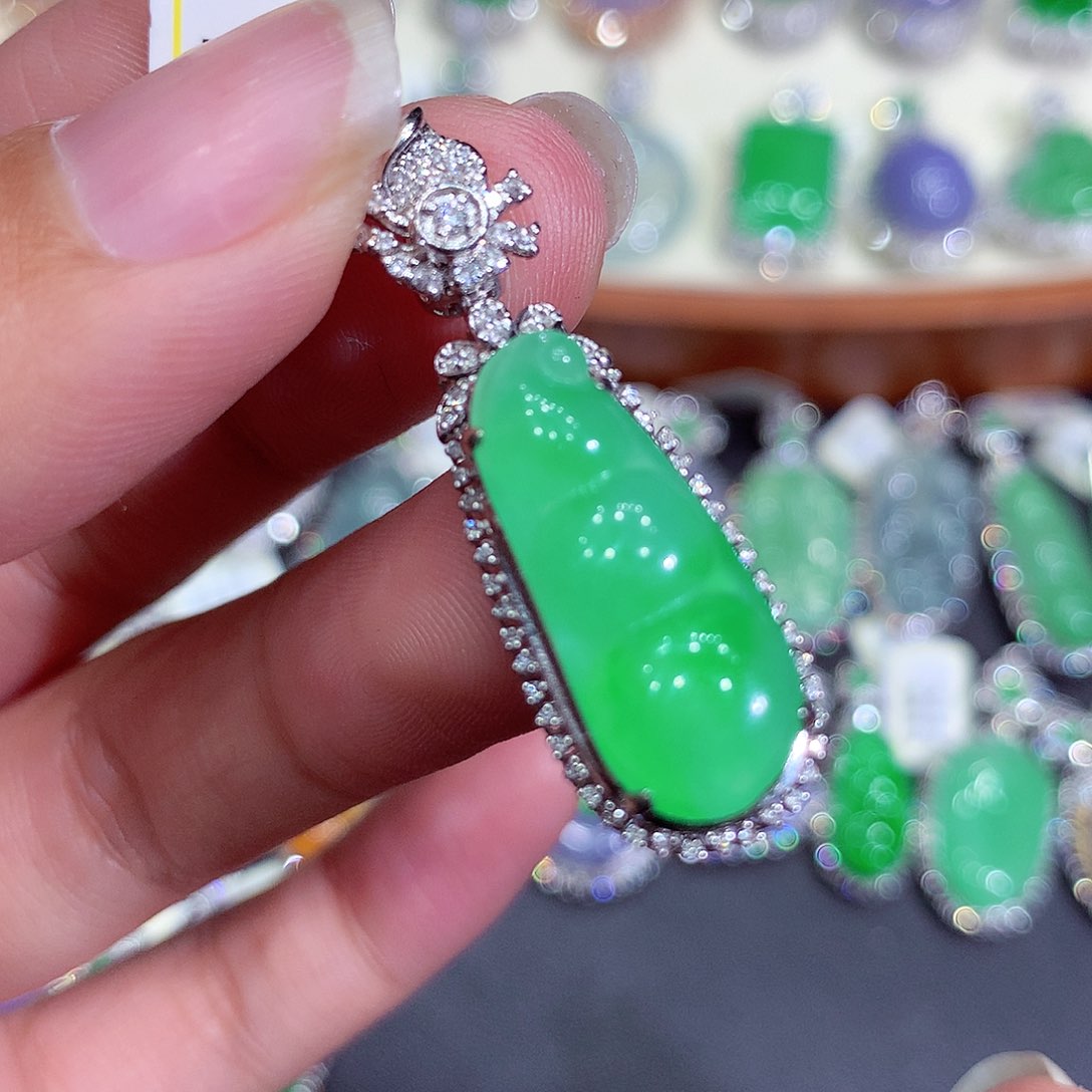 翡翠吊坠(不含链)18K金镶嵌