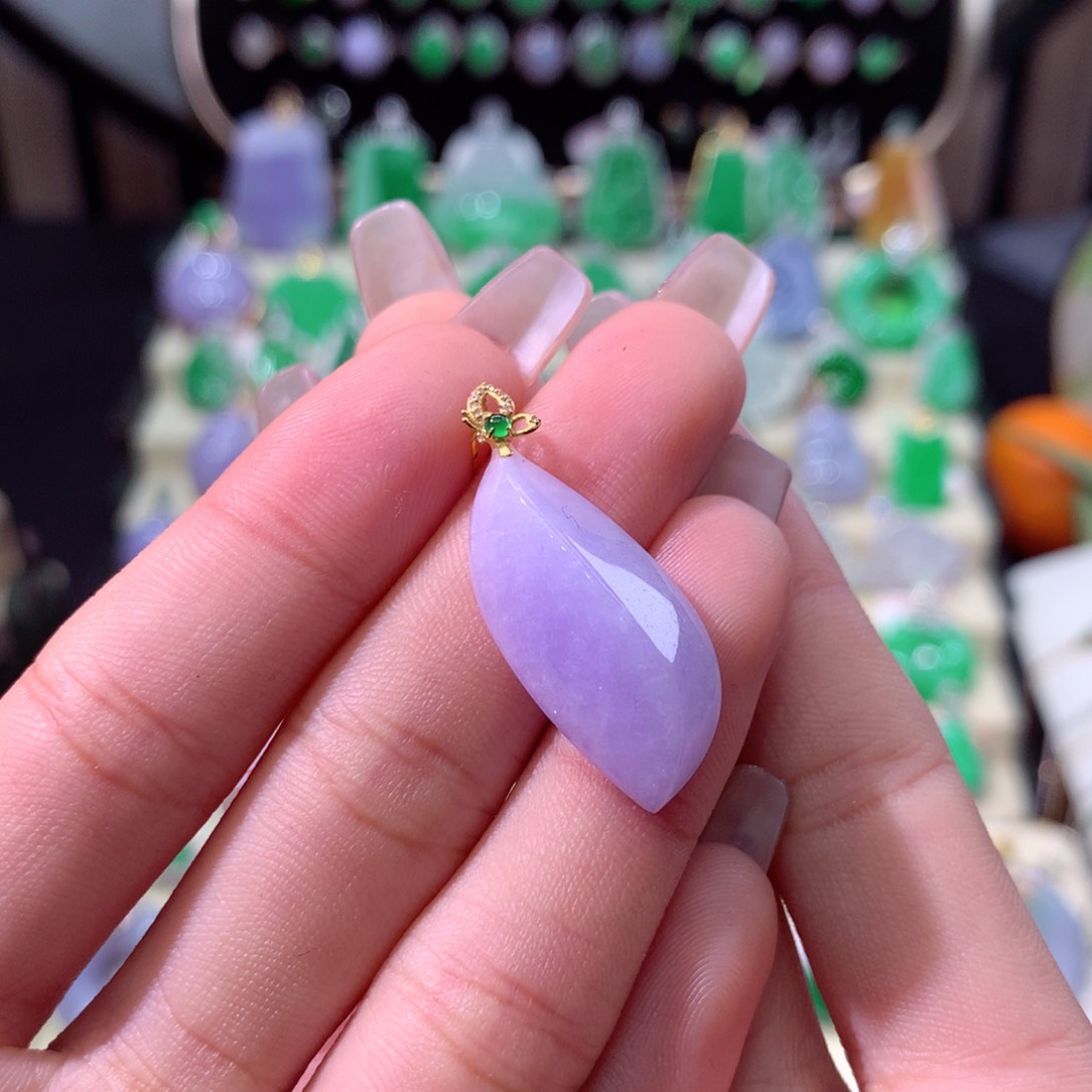 翡翠颈饰18K金镶嵌翡翠