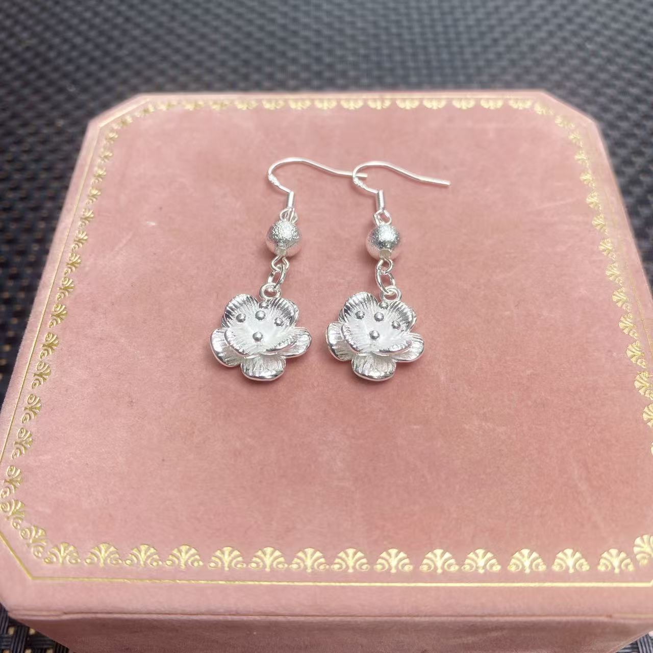 货号8006 山茶花银耳环