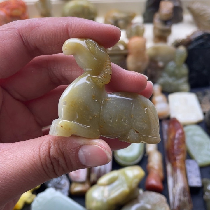 蛇纹石玉颈饰未镶嵌