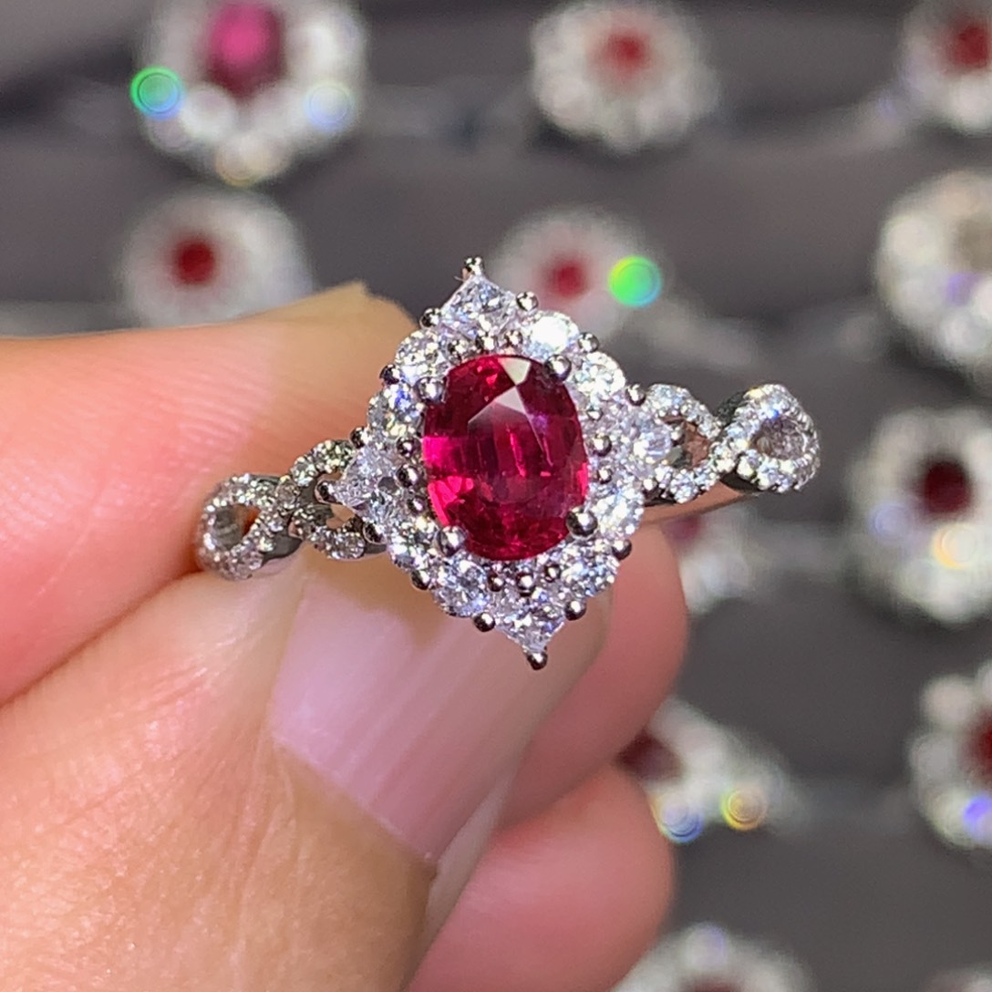 红宝石戒指18K金镶嵌