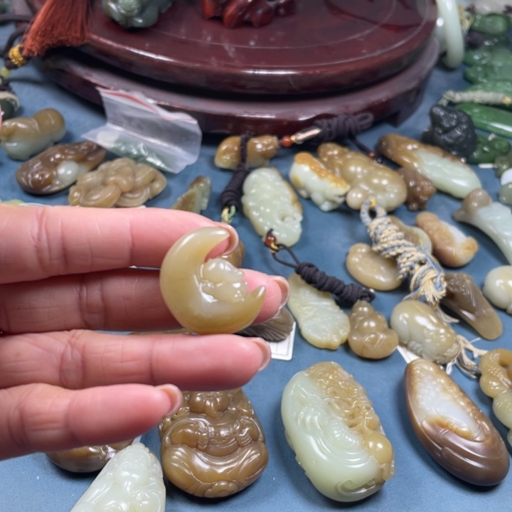 和田玉未镶嵌颈饰