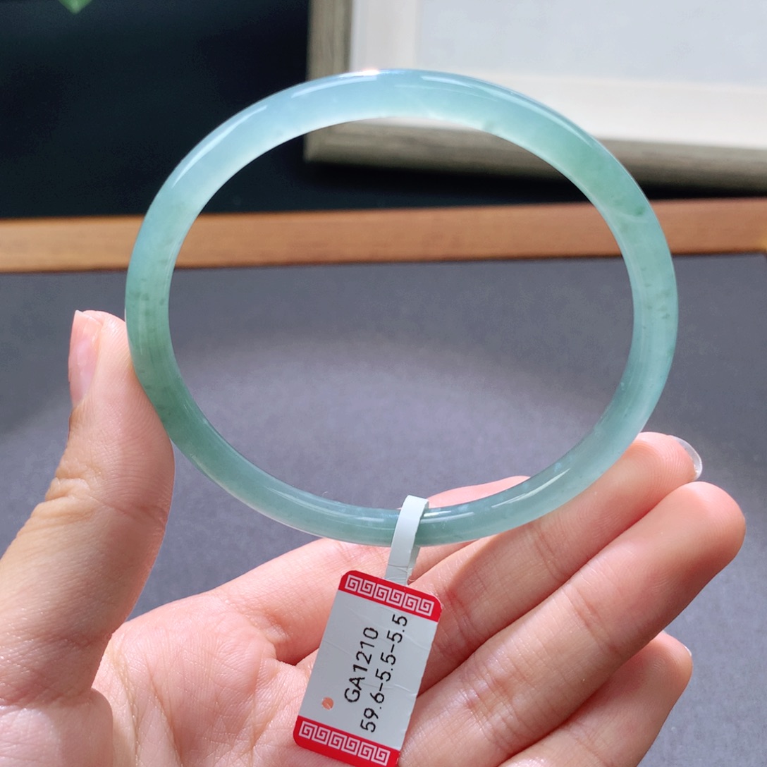 翡翠手镯未镶嵌天然翡翠手镯