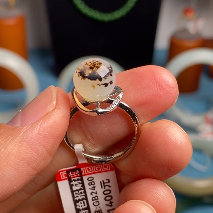 石英质玉（金丝玉）未镶嵌颈饰