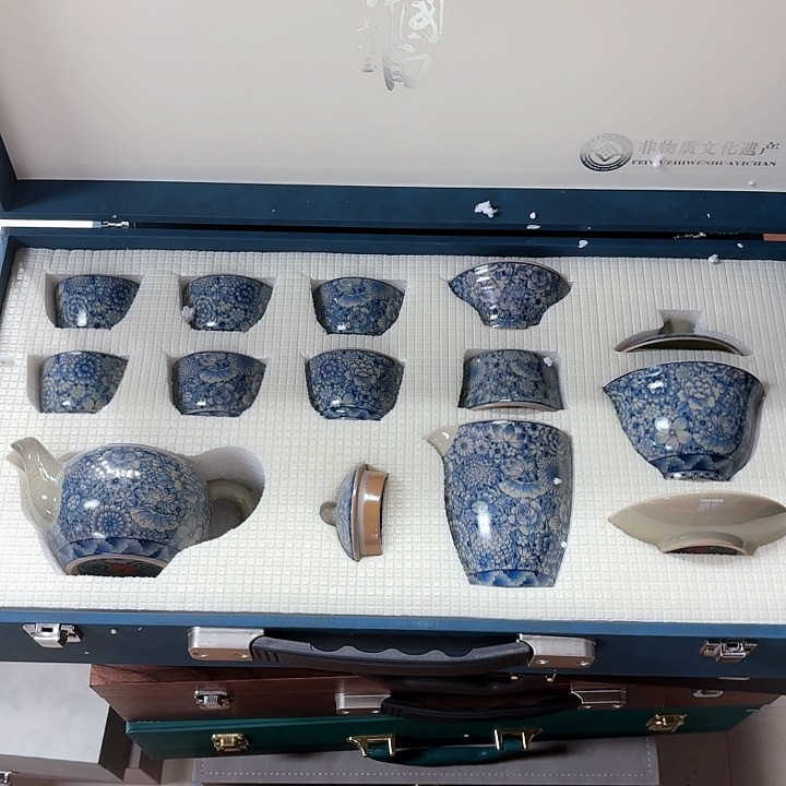 孤品茶具套装等。       