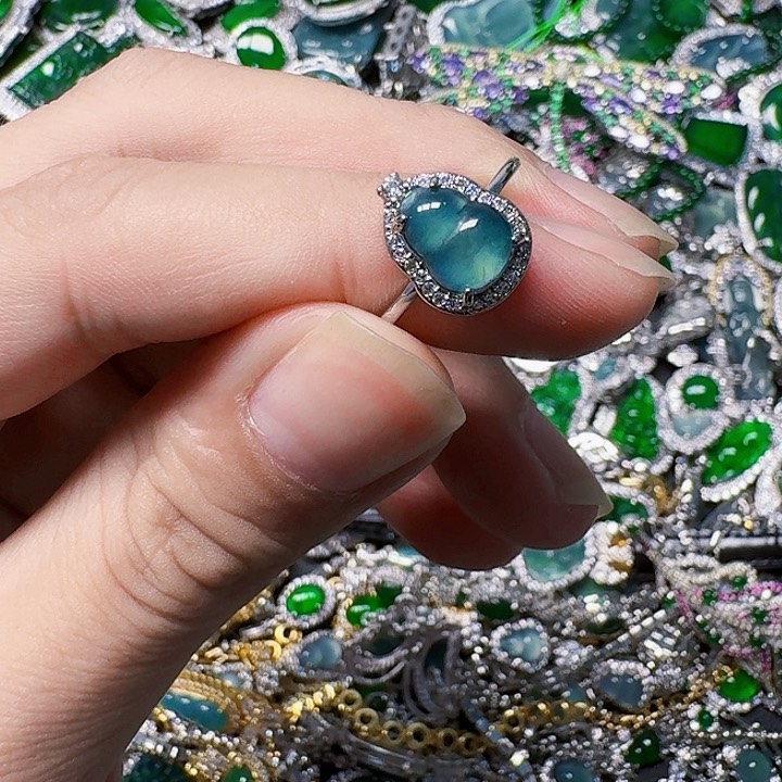 翡翠颈饰未镶嵌天然A货翡翠放漏