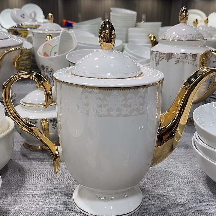 摆件陶咖啡壶一个