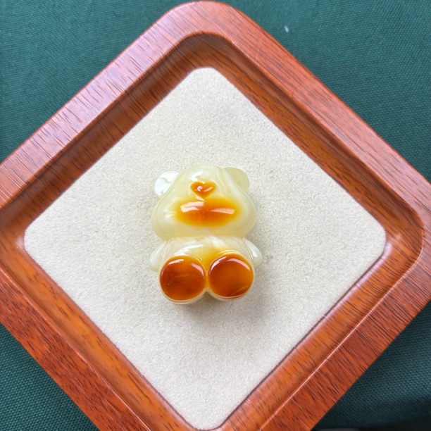 天然琥珀蜜蜡俏色小熊。抖音基地发货。带证书
