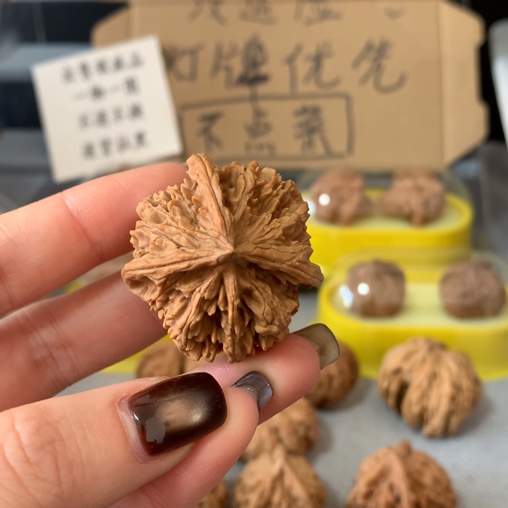 合***实文玩核桃吊坠异形单只，有瑕疵