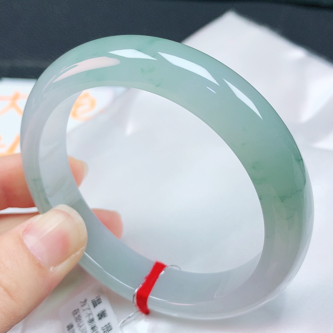 翡翠手镯未镶嵌58圈