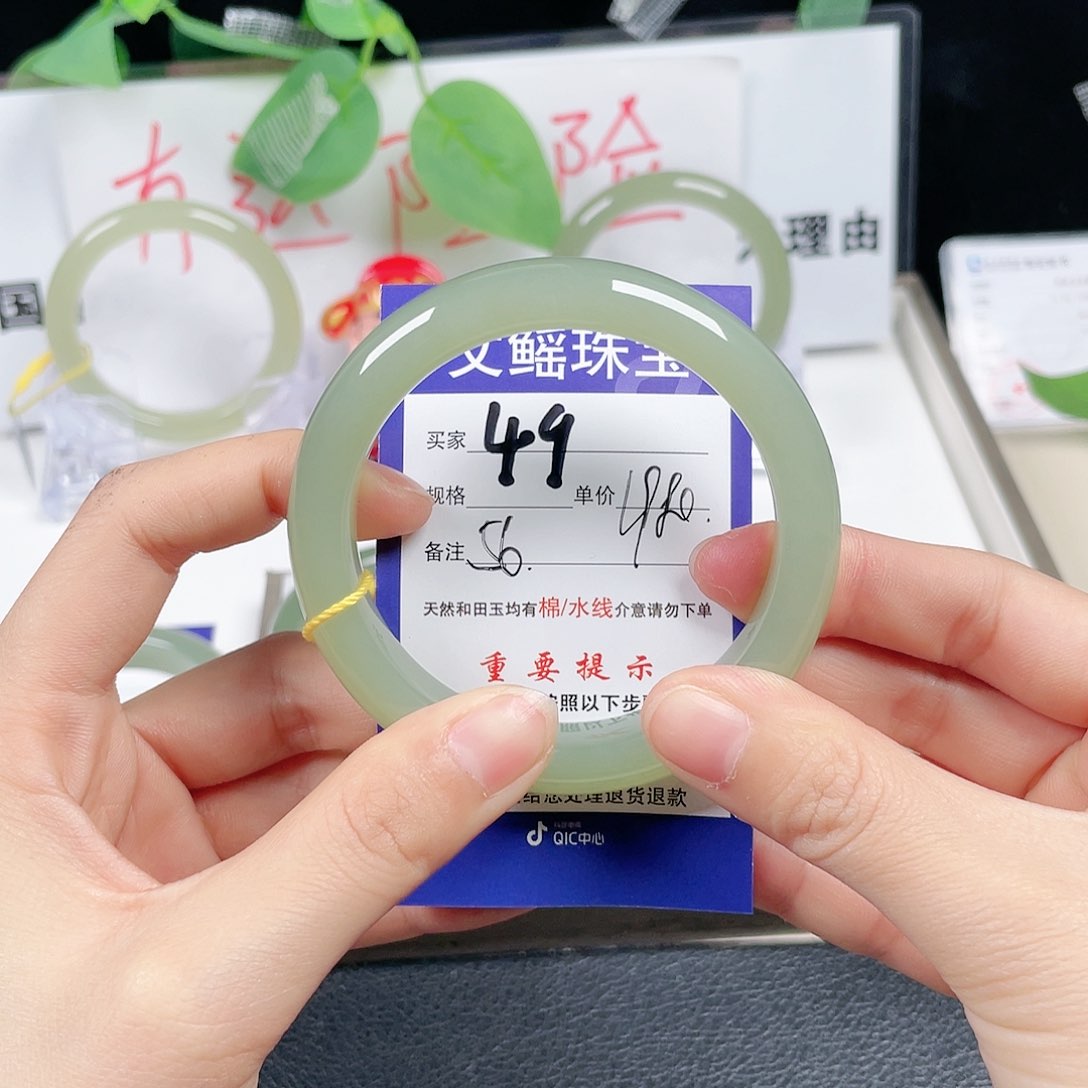 和田玉手镯未镶嵌