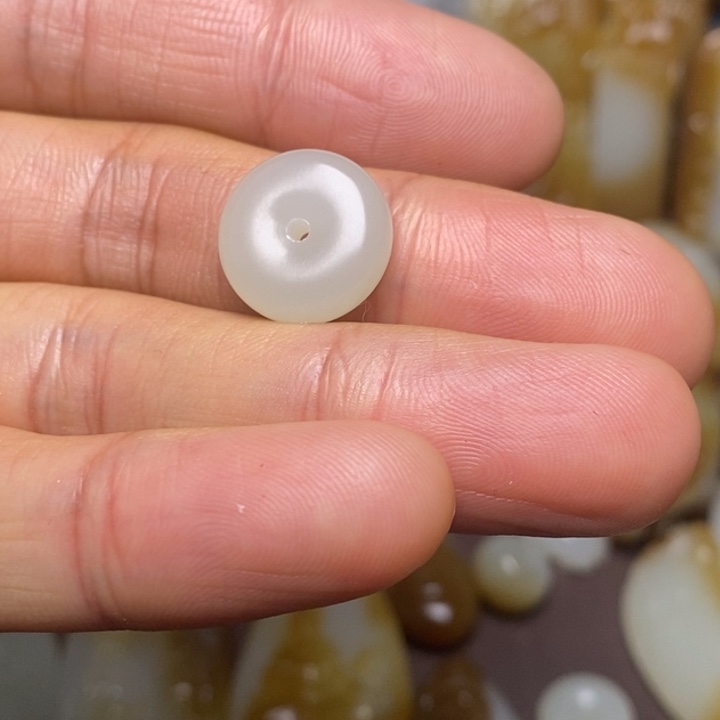 丽***哥和田玉未镶嵌颈饰