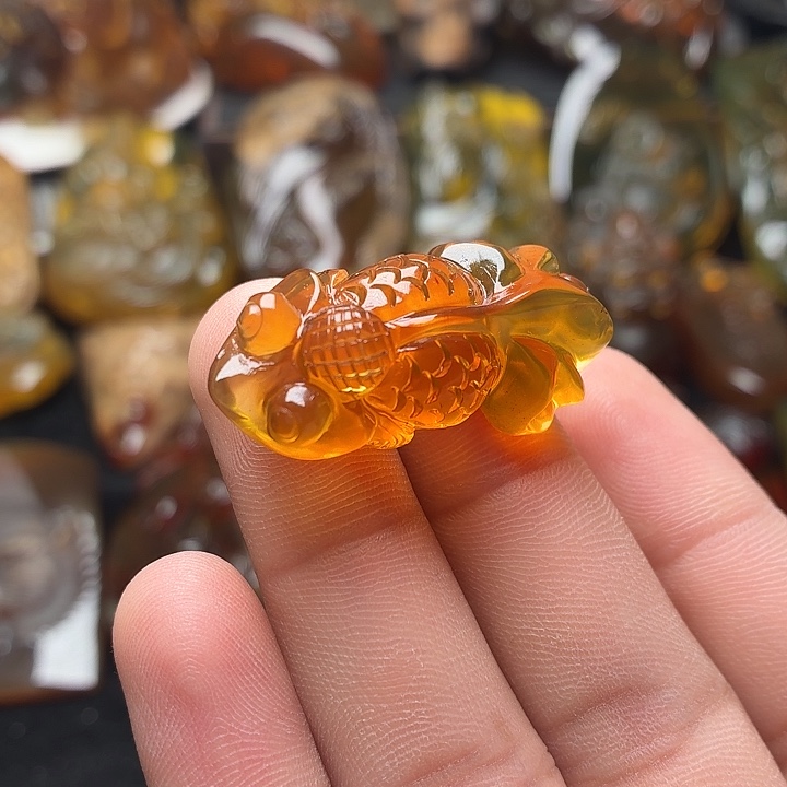 琥珀未镶嵌颈饰79
