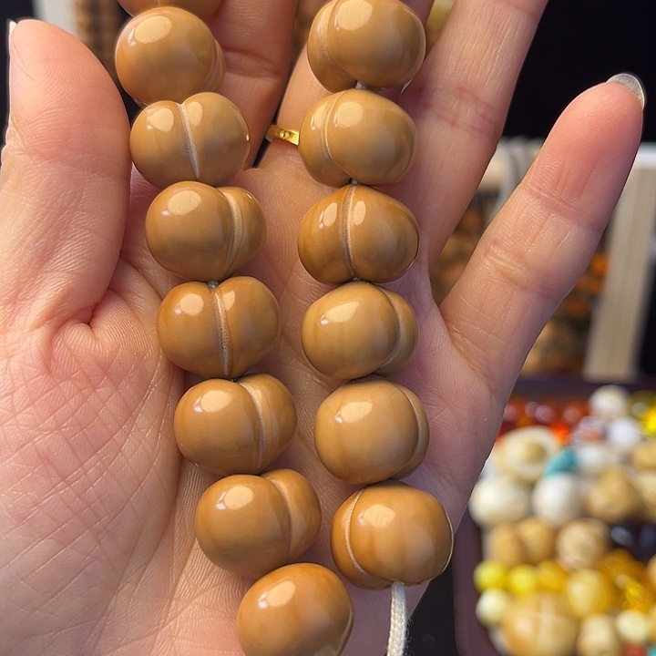 文玩核桃吊坠屁桃手持