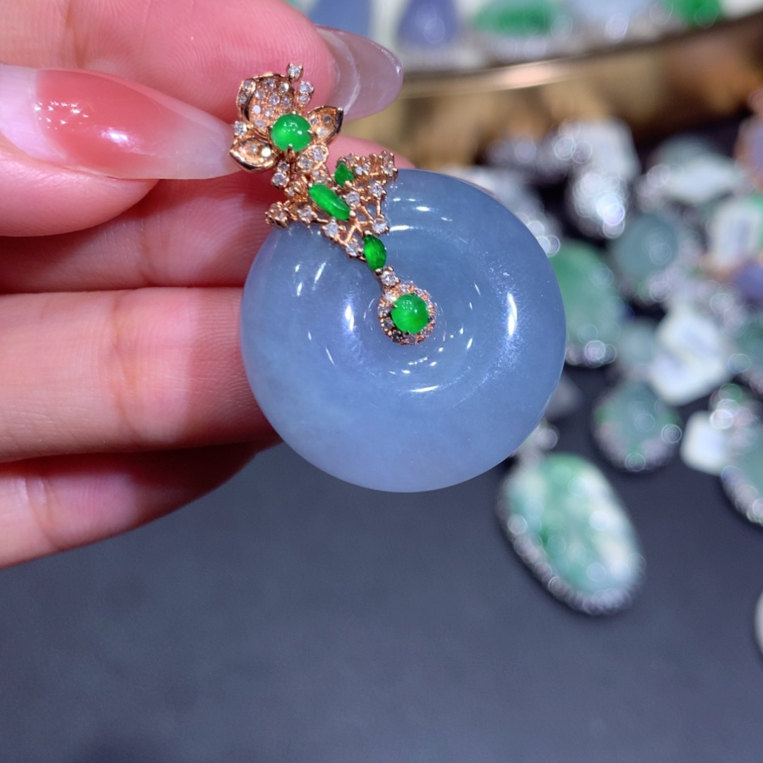 翡翠吊坠(赠链)18K金镶嵌