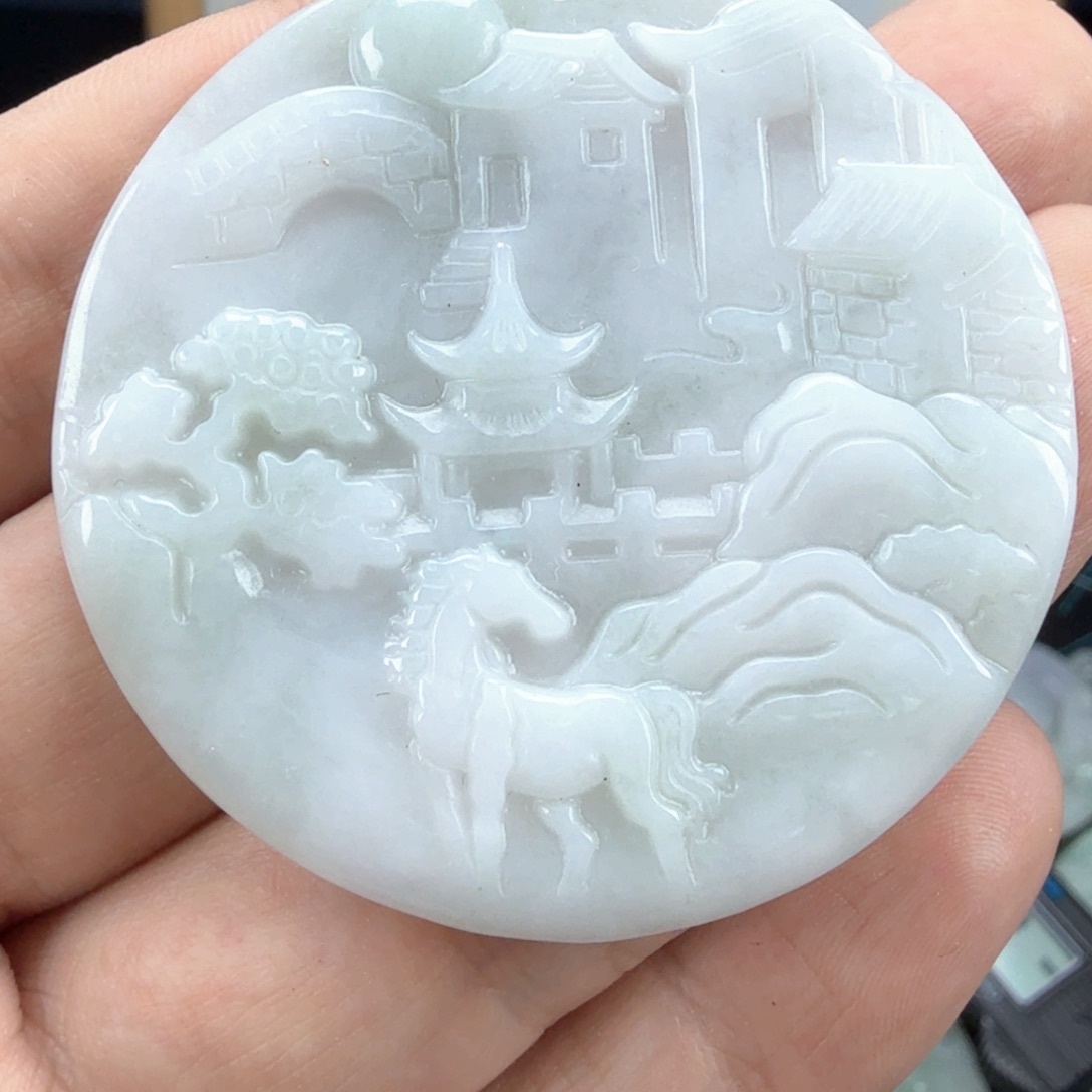 翡翠挂件未镶嵌翡翠