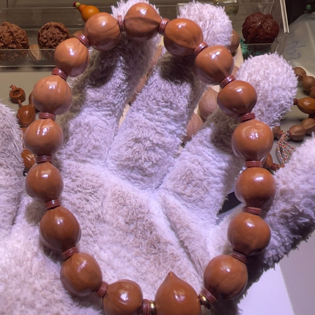 橄榄核吊坠蜜桃臀