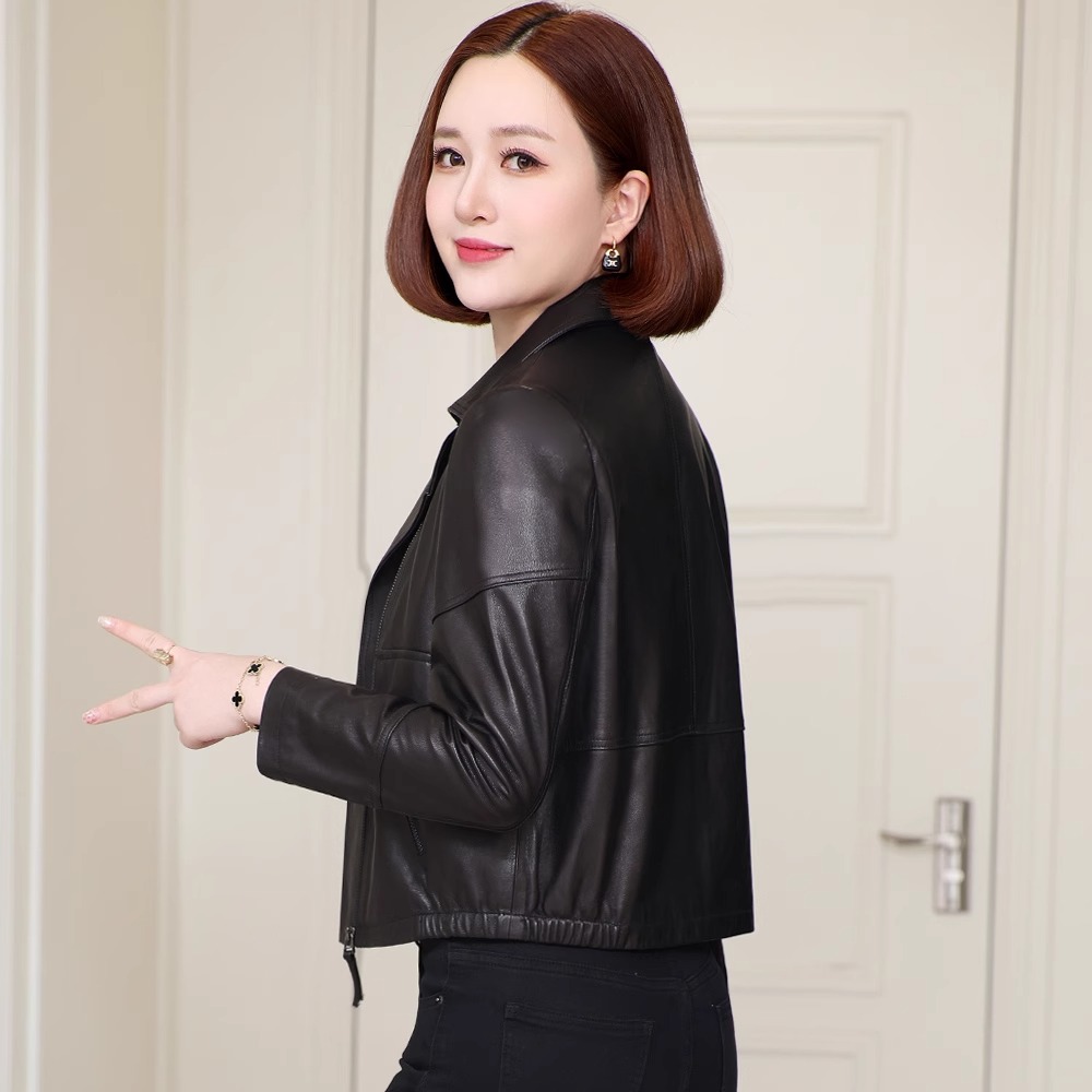 纯绵羊短款皮夹克外套2025春秋新款中年妈妈小个子海宁真皮皮衣女