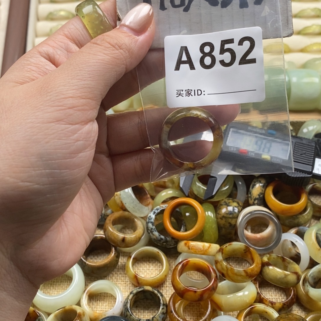 W****蛇纹石玉未镶嵌戒指戒指