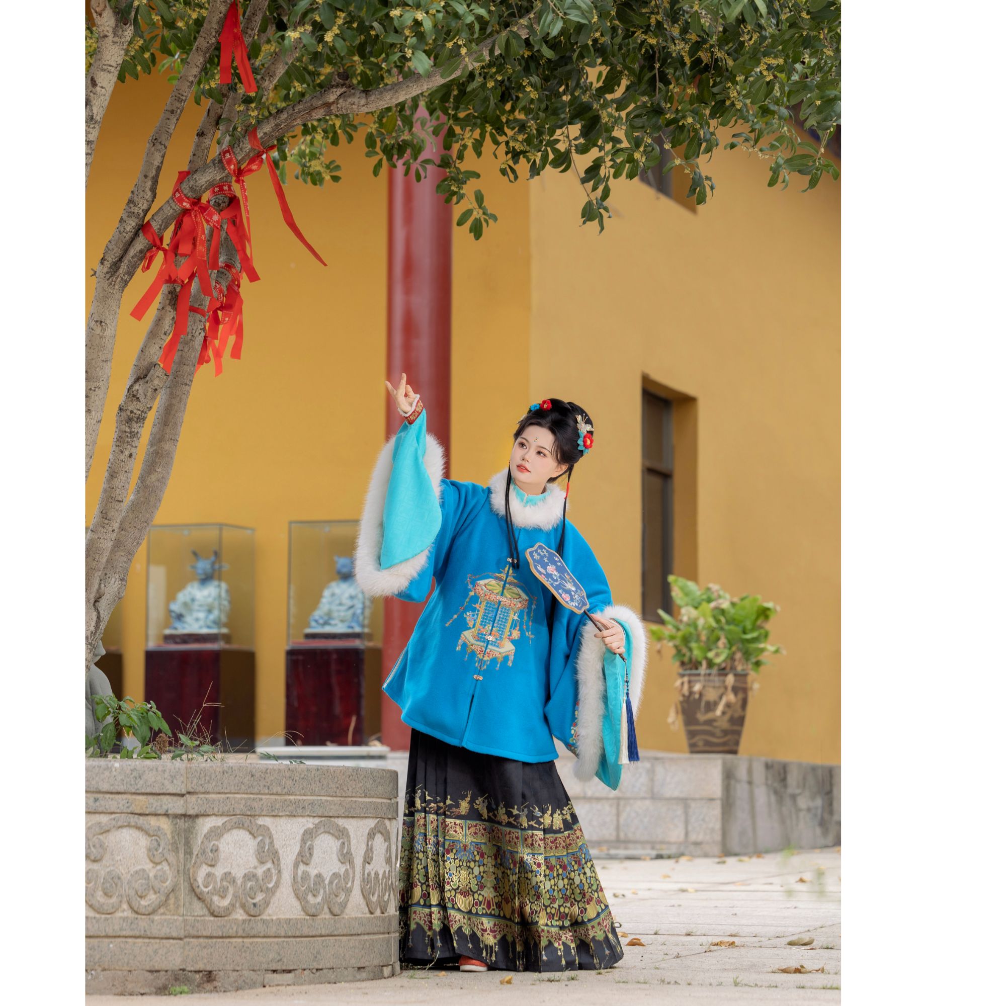 醉今朝 明制【走马观花/繁花似锦】冬琵琶袖绣花仿宋锦昭君袄马面