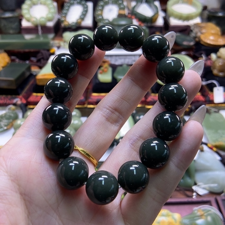 未镶嵌手串岫岩河磨玉（透闪石质玉）