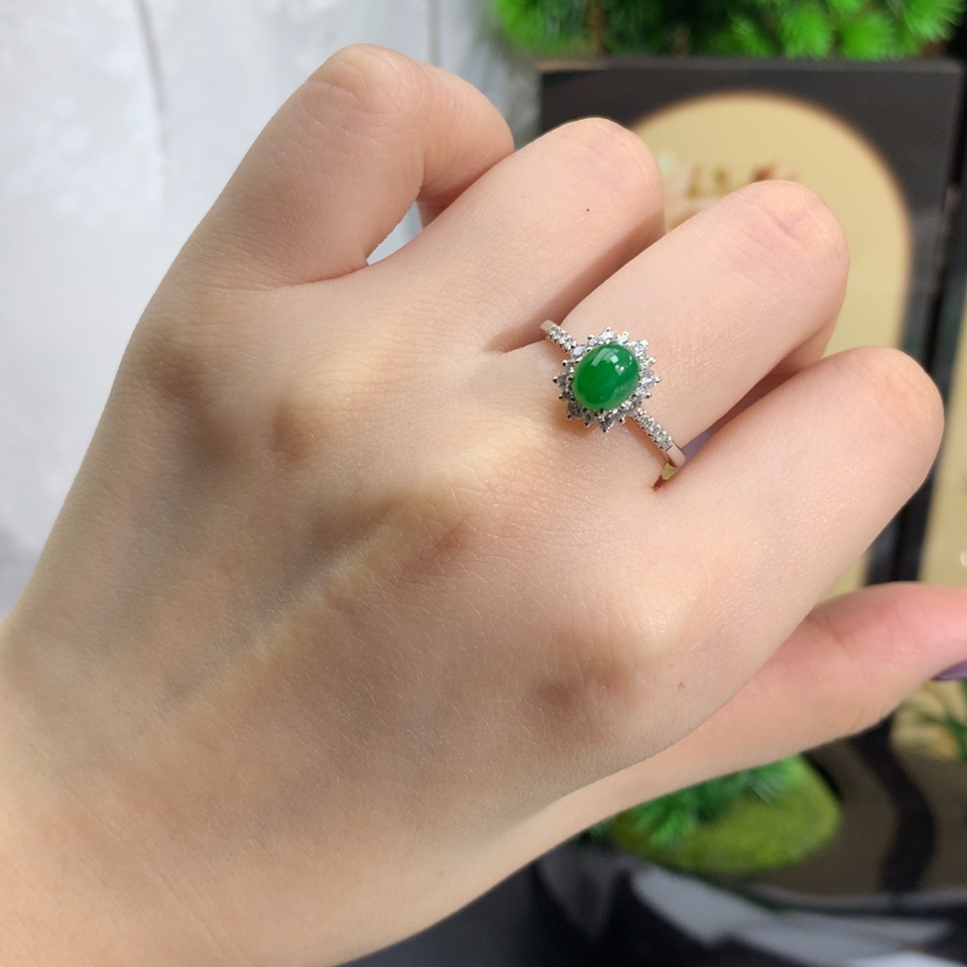 翡翠戒指18K金镶嵌卡6.5×5.5×4.3冰阳绿蛋面戒指