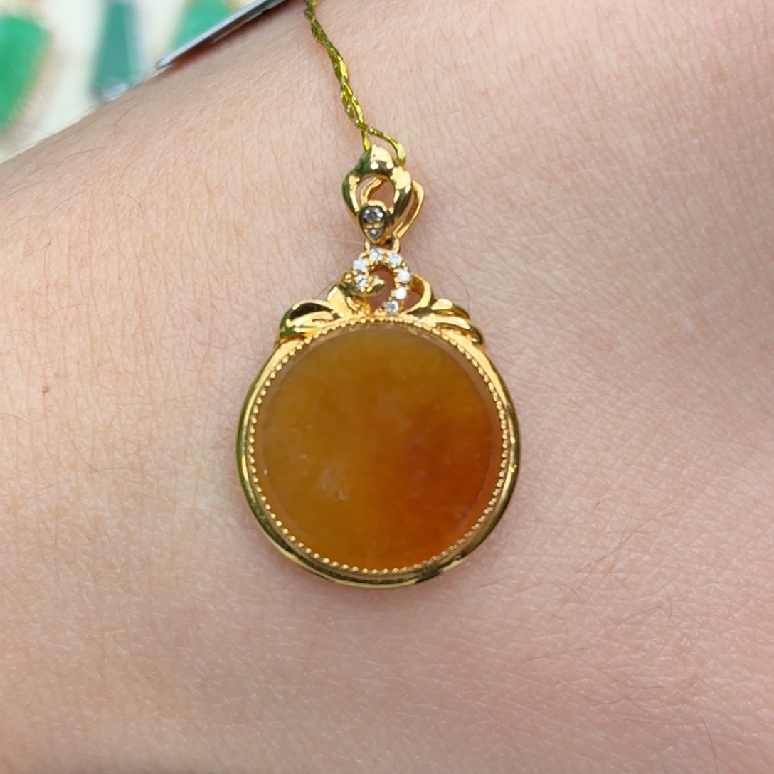 翡翠18K金镶嵌颈饰