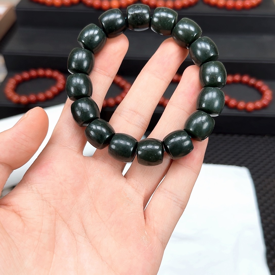 文***馆和田玉未镶嵌手链