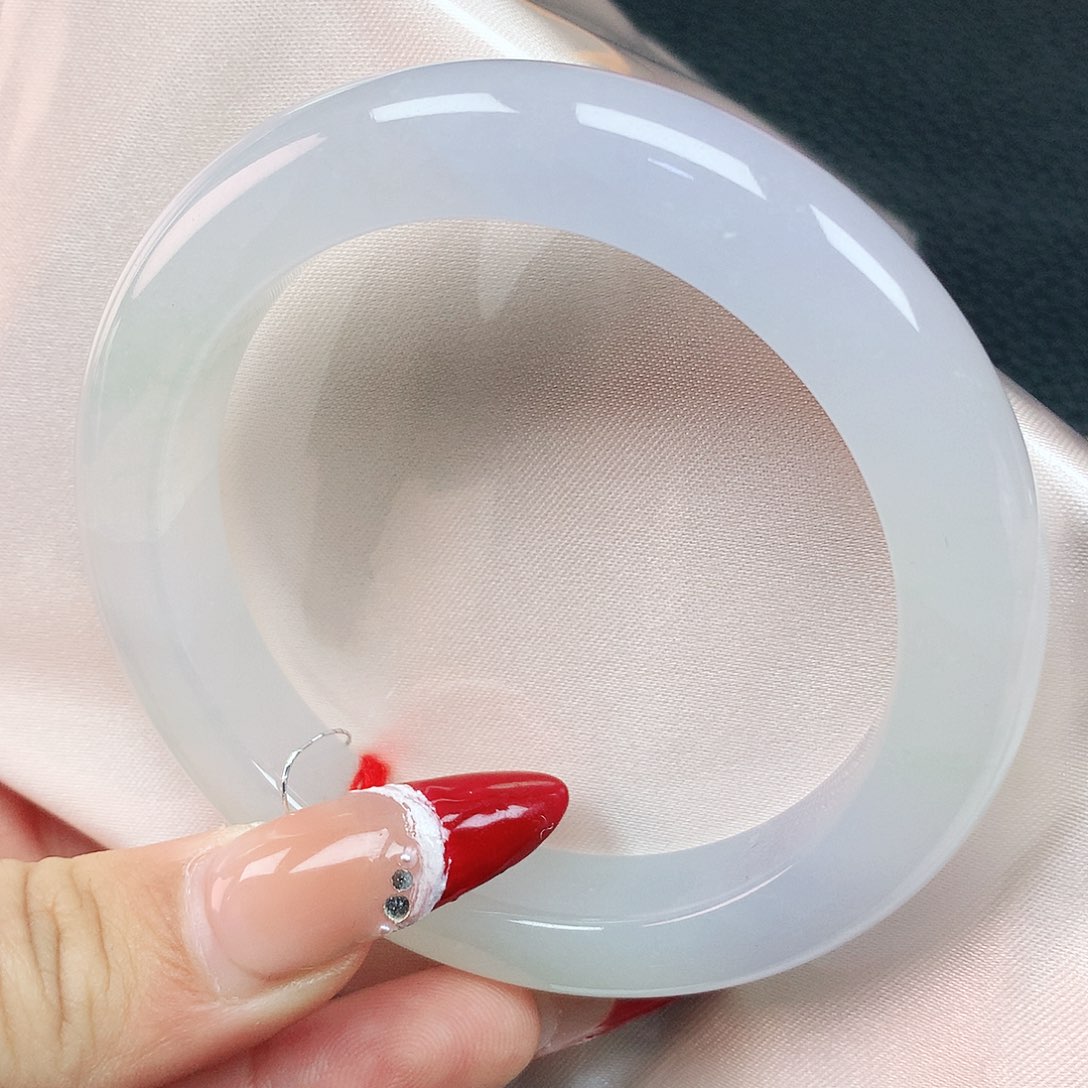 翡翠手镯未镶嵌54圈