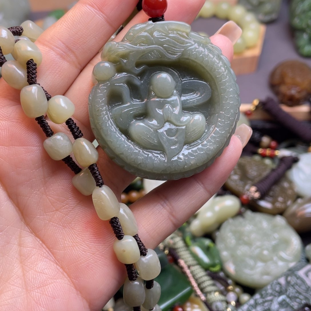 和田玉颈饰未镶嵌