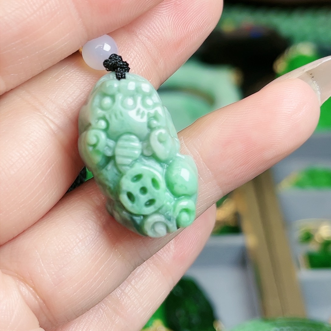 翡翠颈饰未镶嵌吊坠