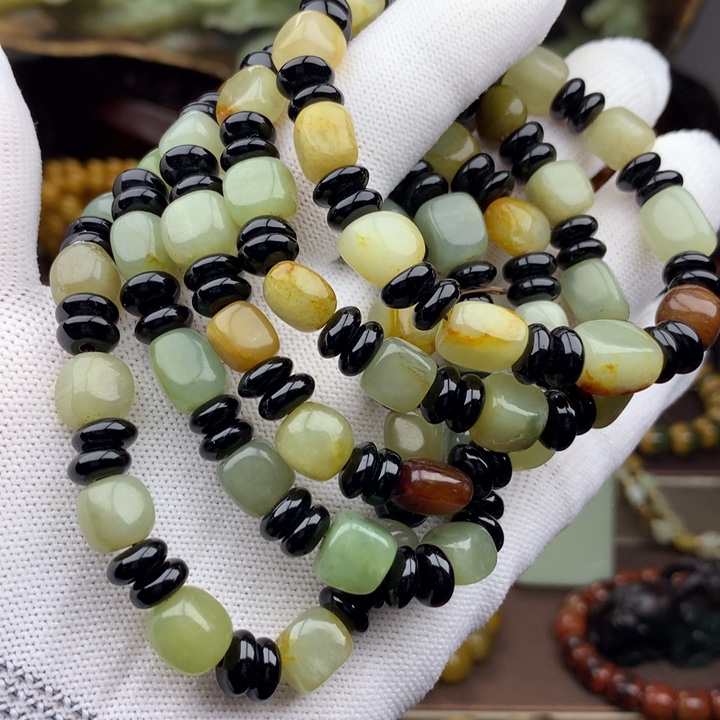 岫岩河磨玉（透闪石质玉）未镶嵌手链随缘发