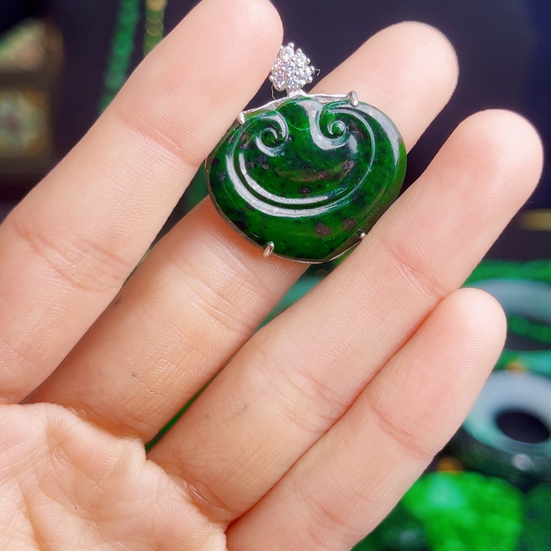 颈饰未镶嵌翡翠多样性