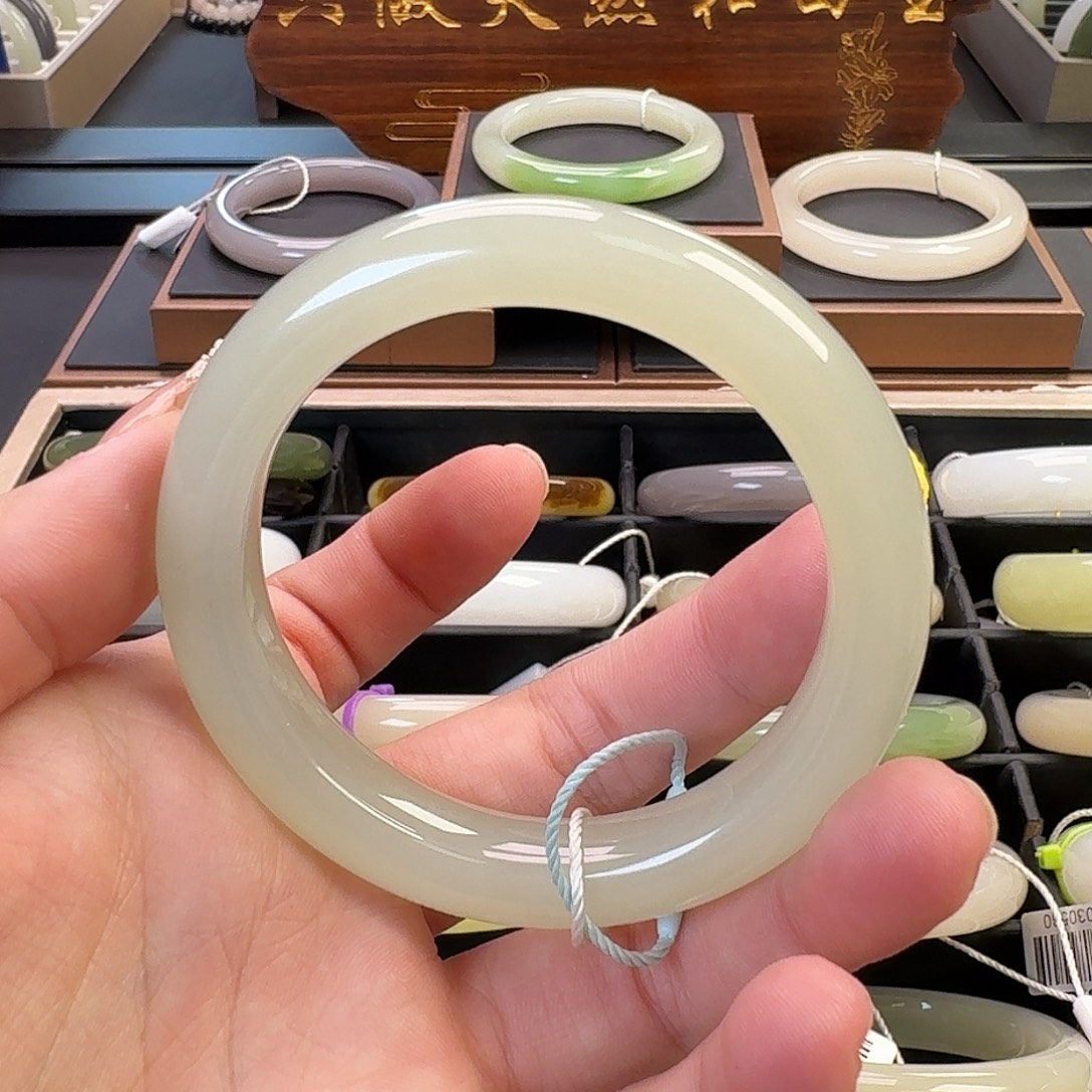 和田玉未镶嵌手镯